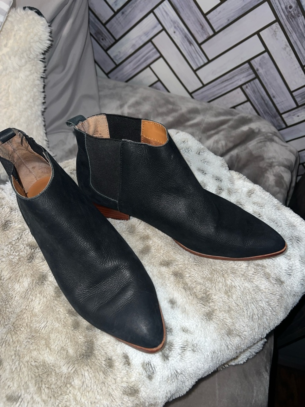 GAP Black pointed toe booties